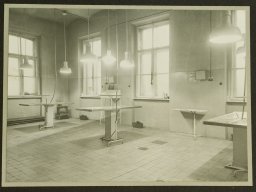 Sala sekcyjna Zakładu Medycyny Sądowej CMUJ w Krakowie, 1962r.